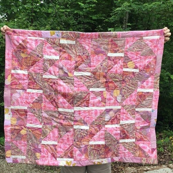 NWT. Hand Crafted Pinks Aboriginal Prints Quilt - Picture 5 of 14